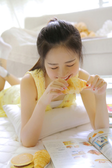 色愁久久久 人愁久是什么意思